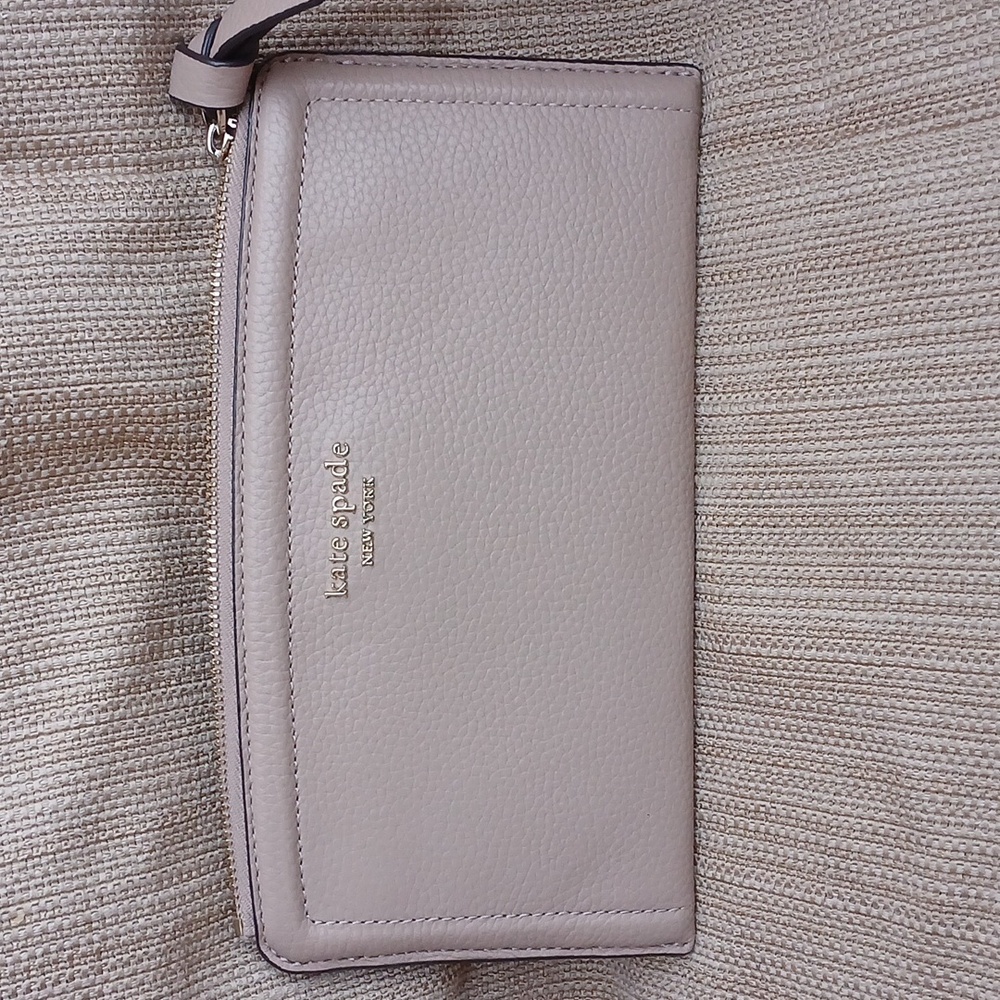 Kate Spade Pebble Leather Wristlet Clutch in Light Taupe